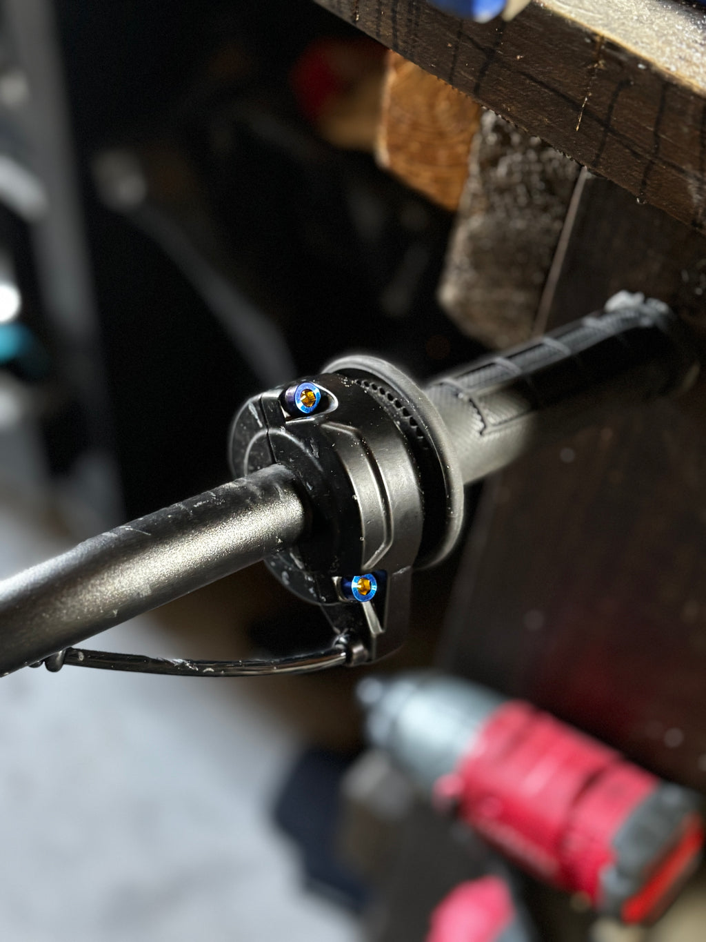 Surron throttle+brake lever titanium bolts